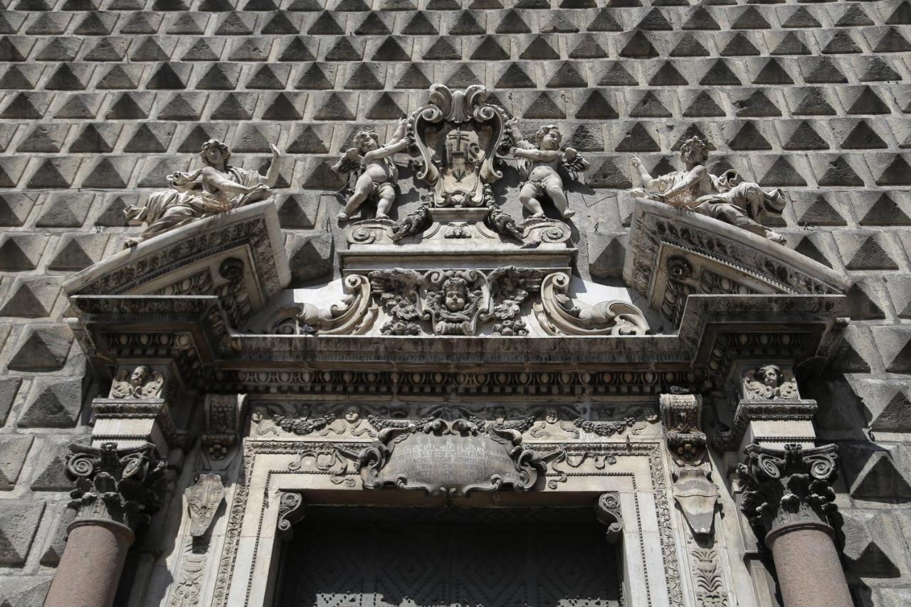 Palazzo Carafa Della Spina - Maison De Charme Napoli Bagian luar foto